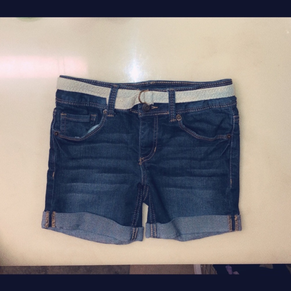 Dark blue jean shorts (with belt)